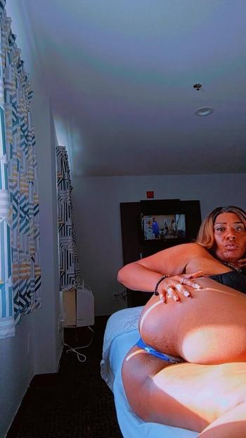 Hyla, 28  female escort, Killeen